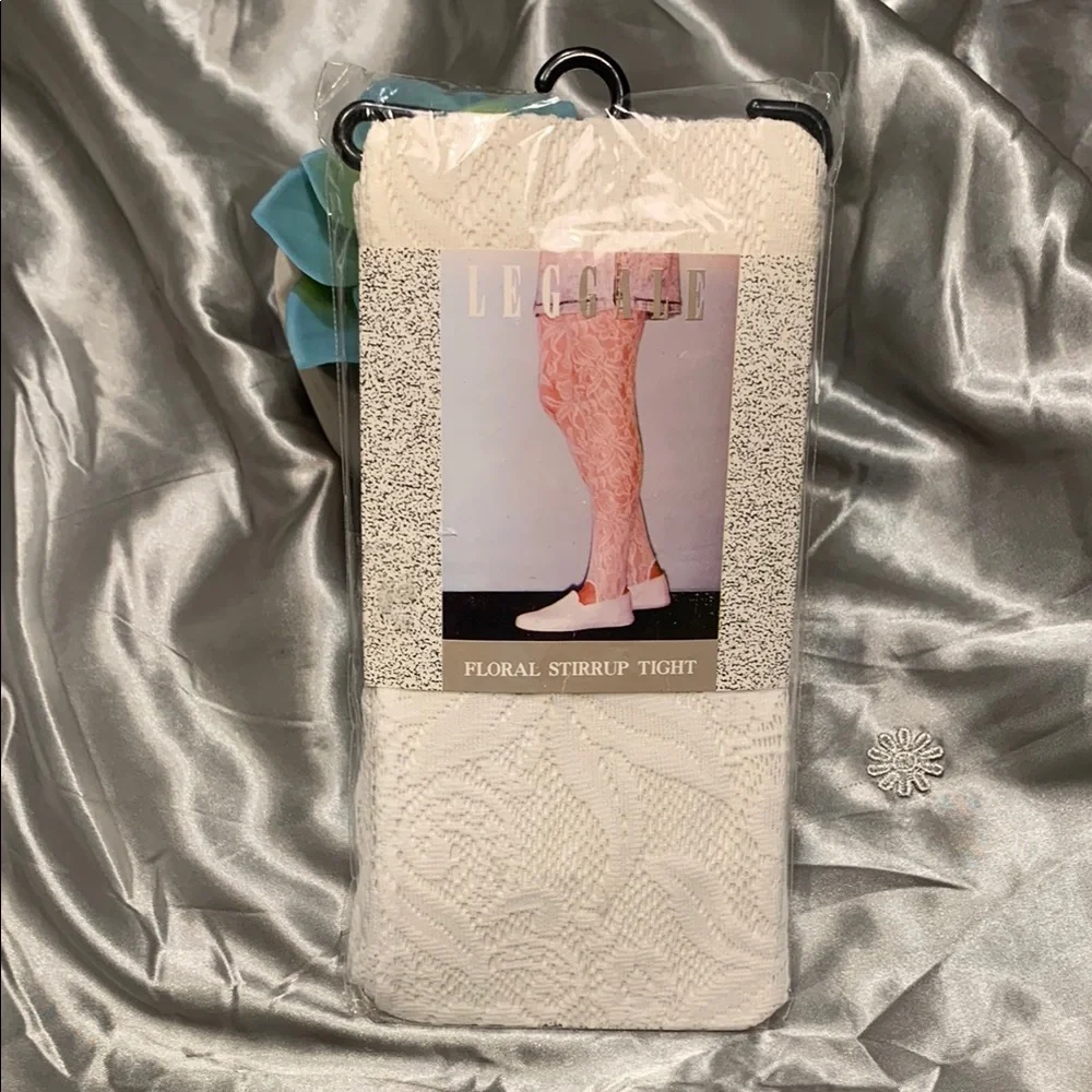 🌹Vintage 80’s Floral Stirrup Lace Leggings Tights in Cream White •